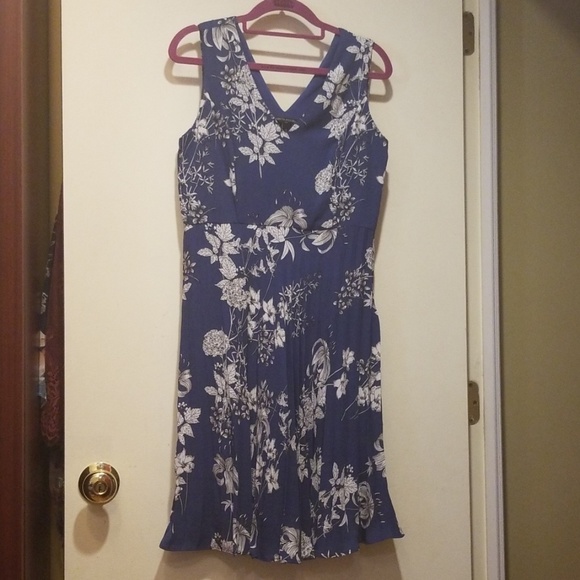 Banana Republic Dresses & Skirts - Banana Republic Floral Dress 4 Banana Republic Dresses & Skirts - Banana Republic Floral Dress 4